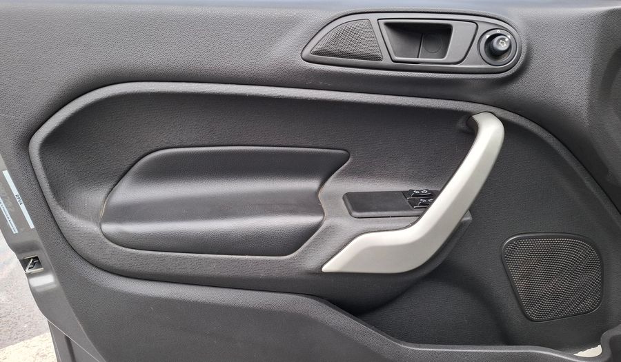 Ford Fiesta Kinetic Design 1.6 S Sedan 2014