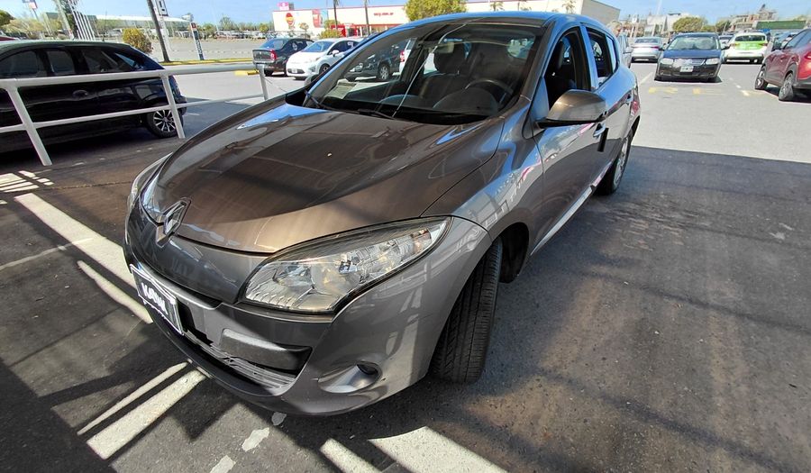 Renault Megane 2.0 MEGANE III LUXE Hatchback 2012