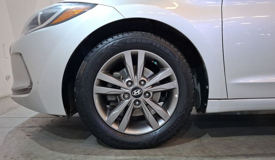 Hyundai Elantra 2.0 GLS PREMIUM AT Sedan 2017