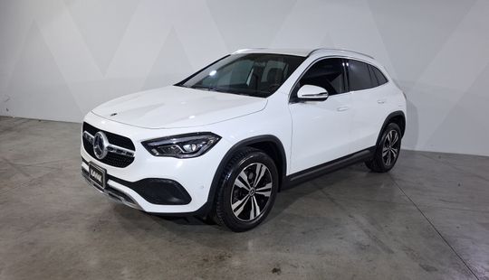 Mercedes Benz • Clase GLA