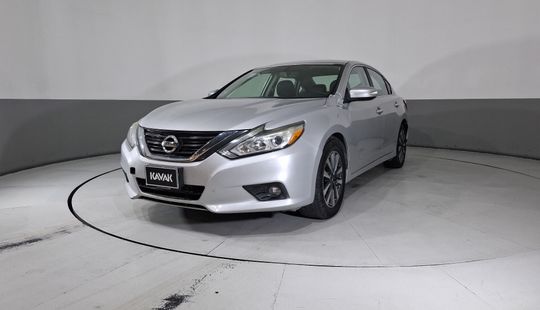 Nissan • Altima
