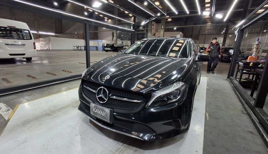 Mercedes Benz • Clase A