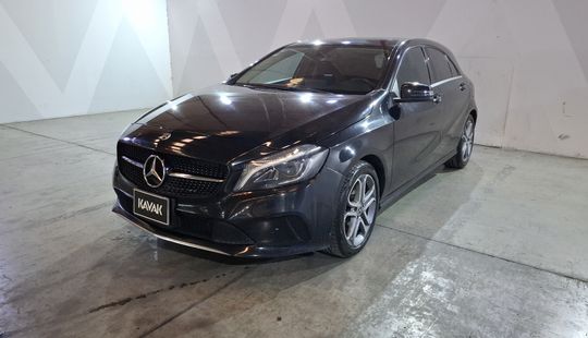 Mercedes Benz • Clase A