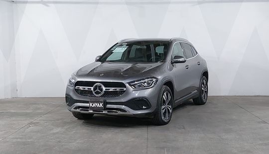 Mercedes Benz • Clase GLA