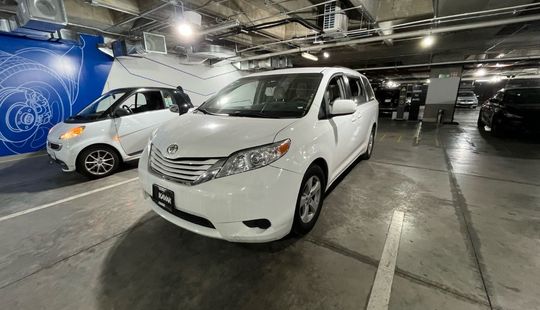 Toyota • Sienna