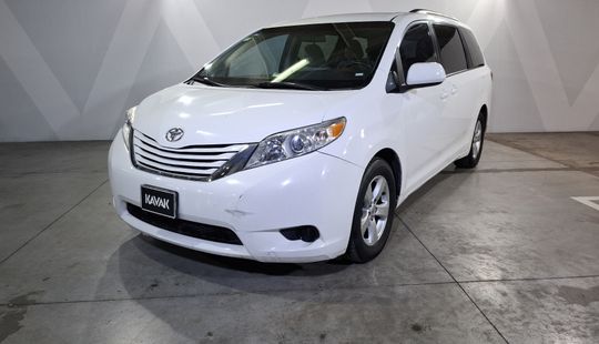 Toyota • Sienna