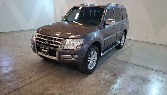 Mitsubishi • Montero