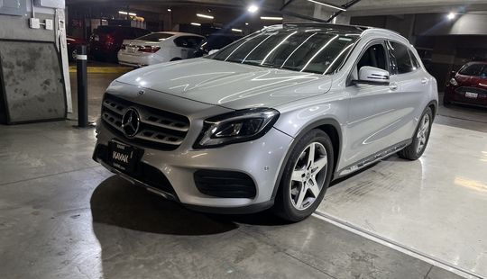 Mercedes Benz • Clase GLA