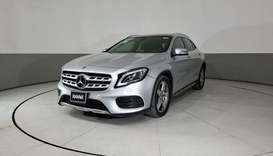 Mercedes Benz • Clase GLA
