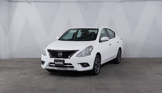 Nissan • Versa