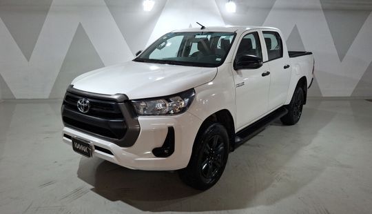 Toyota • Hilux