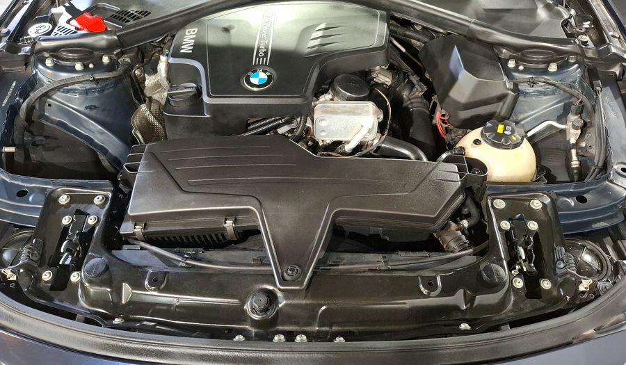 Bmw Serie 3 2.0 320IA Sedan 2015