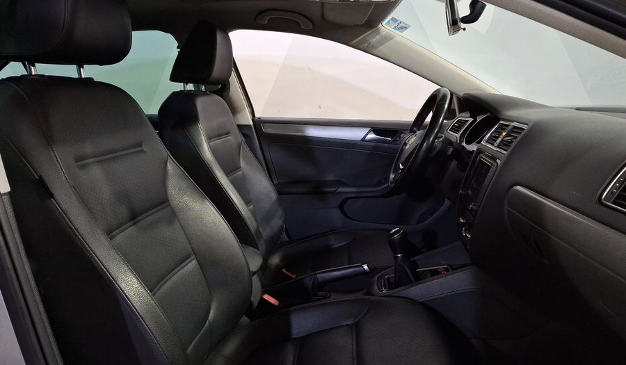 Volkswagen Jetta 2.5 SPORTLINE MT Sedan 2016