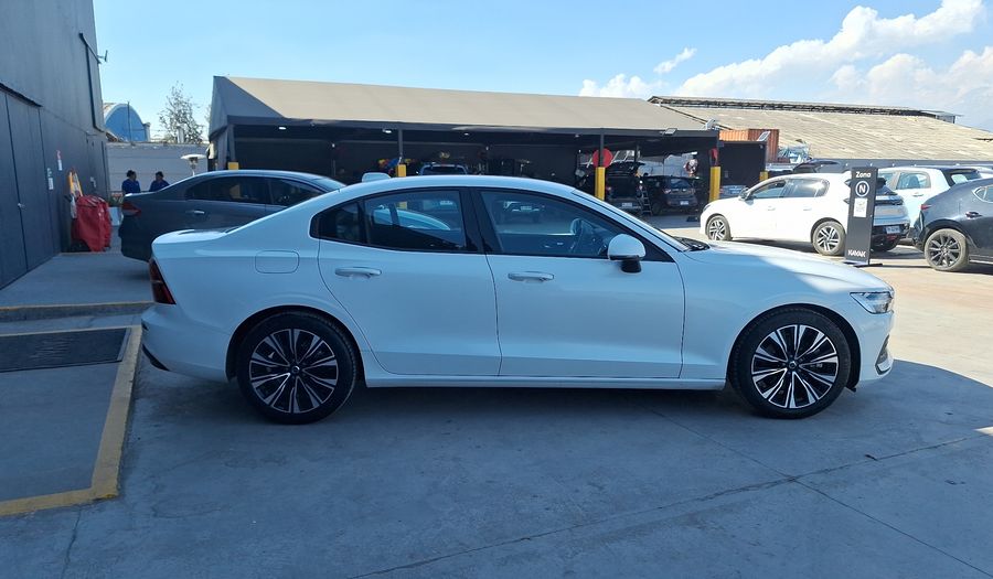 Volvo S60 2.0 B4 PLUS AUTO Sedan 2023