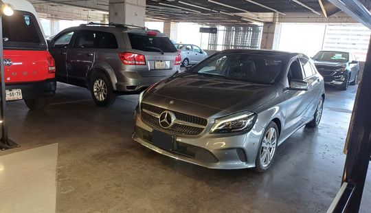 Mercedes Benz • Clase A