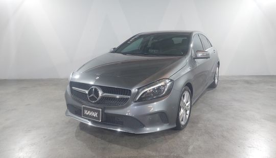 Mercedes Benz • Clase A