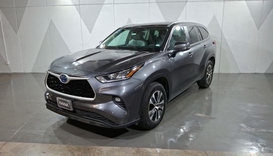 Toyota • Highlander