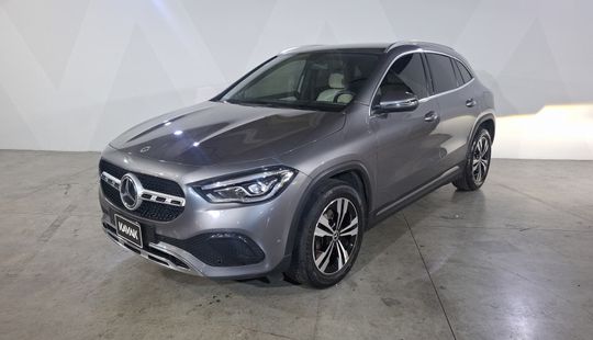 Mercedes Benz • Clase GLA