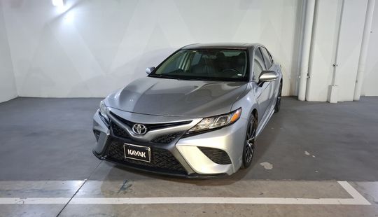 Toyota • Camry