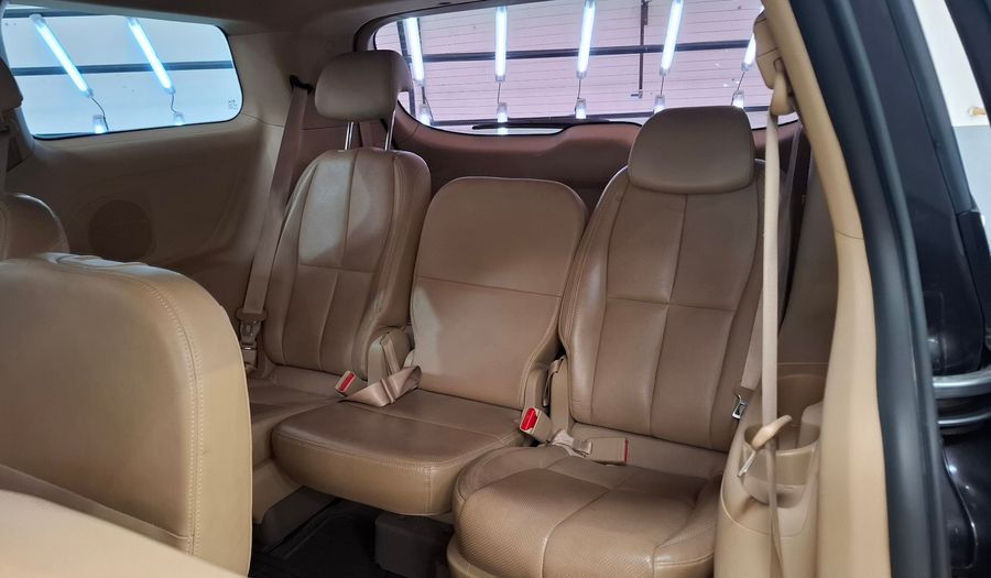 Kia Carnival 2.2 EX FULL AUTO Minivan 2016