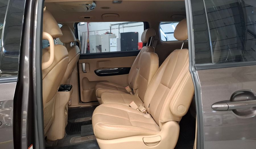 Kia Carnival 2.2 EX FULL AUTO Minivan 2016