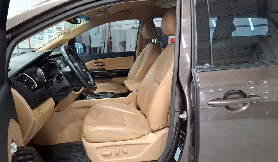 Kia Carnival 2.2 EX FULL AUTO Minivan 2016