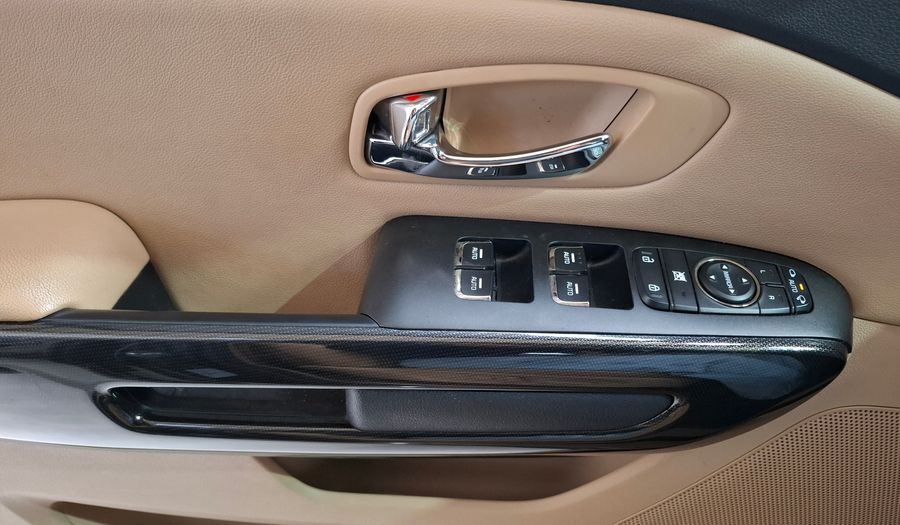 Kia Carnival 2.2 EX FULL AUTO Minivan 2016