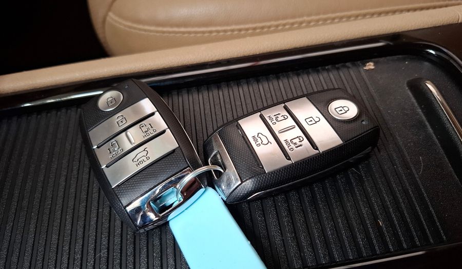Kia Carnival 2.2 EX FULL AUTO Minivan 2016