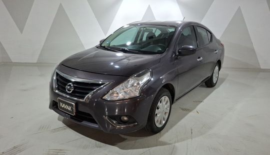 Nissan • Versa