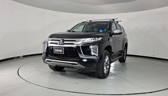 Mitsubishi • Montero