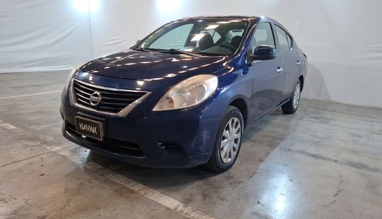 Nissan • Versa