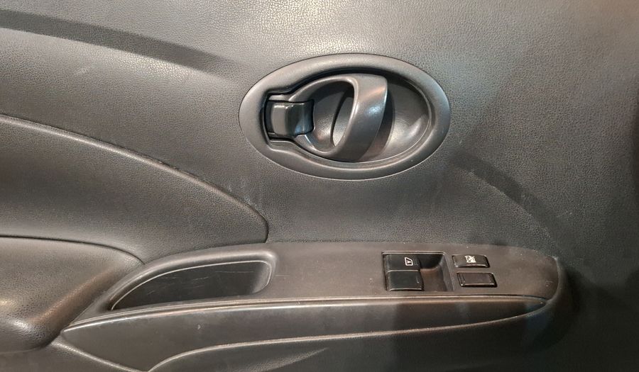 Nissan Versa 1.6 SENSE TA AC Sedan 2012