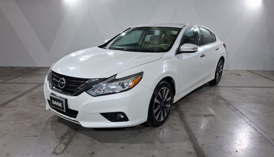 Nissan • Altima