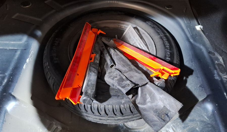 Renault Logan 1.6 INTENS MT Sedan 2019