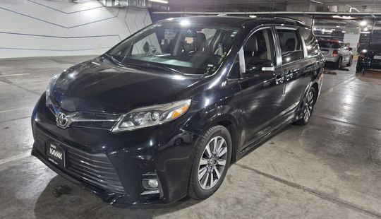 Toyota • Sienna