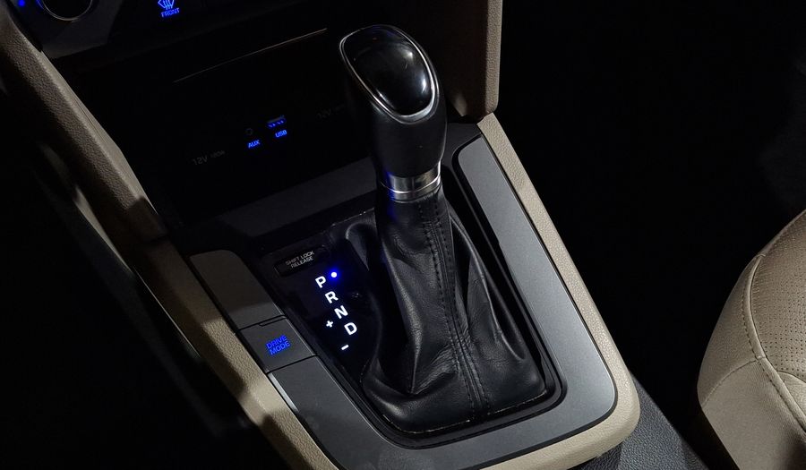 Hyundai Elantra 2.0 LIMITED TECH NAVI AT Sedan 2017