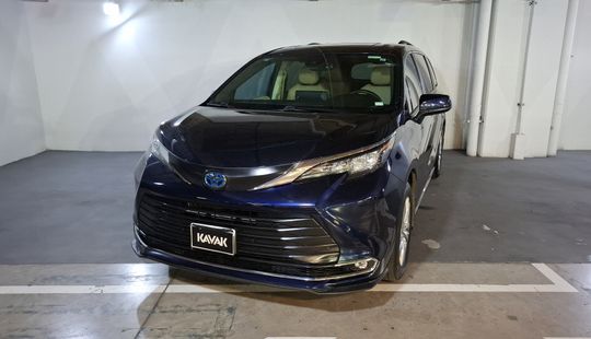 Toyota • Sienna