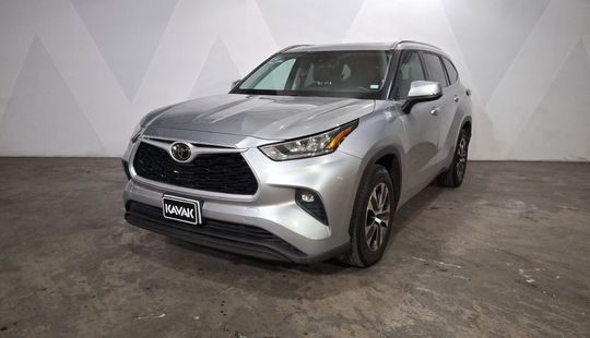 Toyota • Highlander