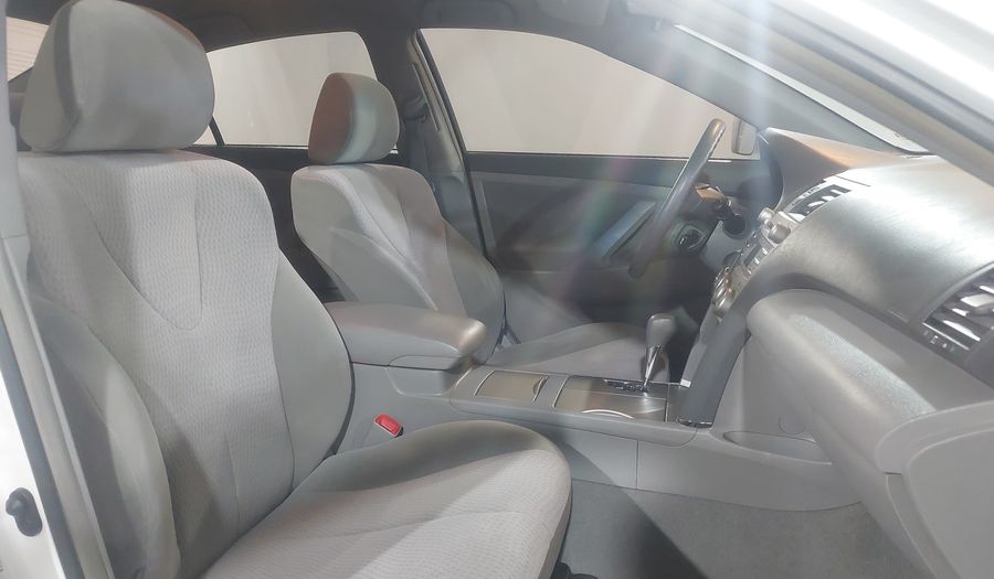 Toyota Camry 2.5L LE 6AT Sedan 2010