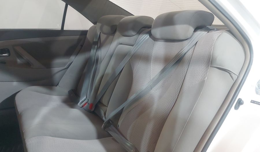 Toyota Camry 2.5L LE 6AT Sedan 2010