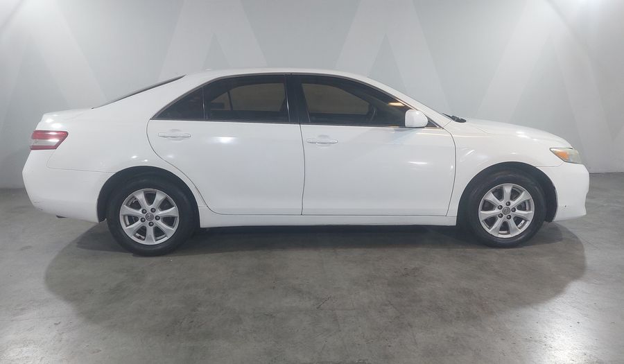 Toyota Camry 2.5L LE 6AT Sedan 2010