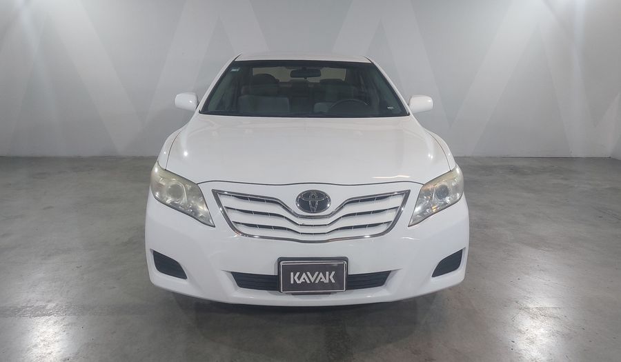 Toyota Camry 2.5L LE 6AT Sedan 2010