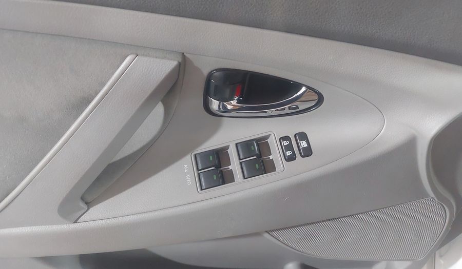Toyota Camry 2.5L LE 6AT Sedan 2010