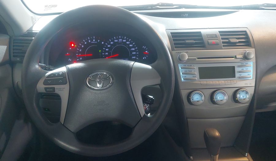 Toyota Camry 2.5L LE 6AT Sedan 2010