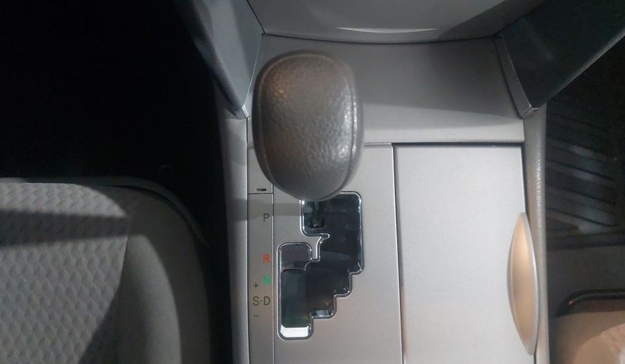 Toyota Camry 2.5L LE 6AT Sedan 2010