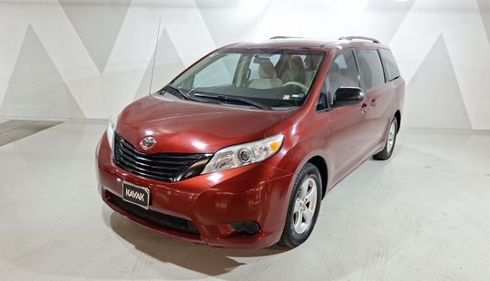 Toyota • Sienna