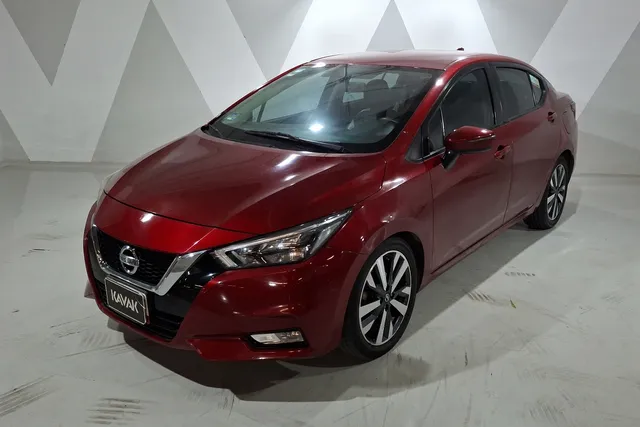 Nissan · Versa