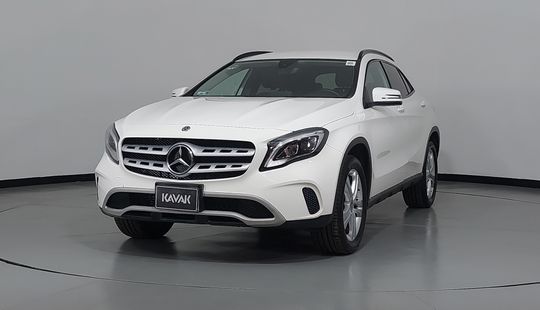 Mercedes Benz • Clase GLA
