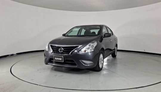Nissan • Versa