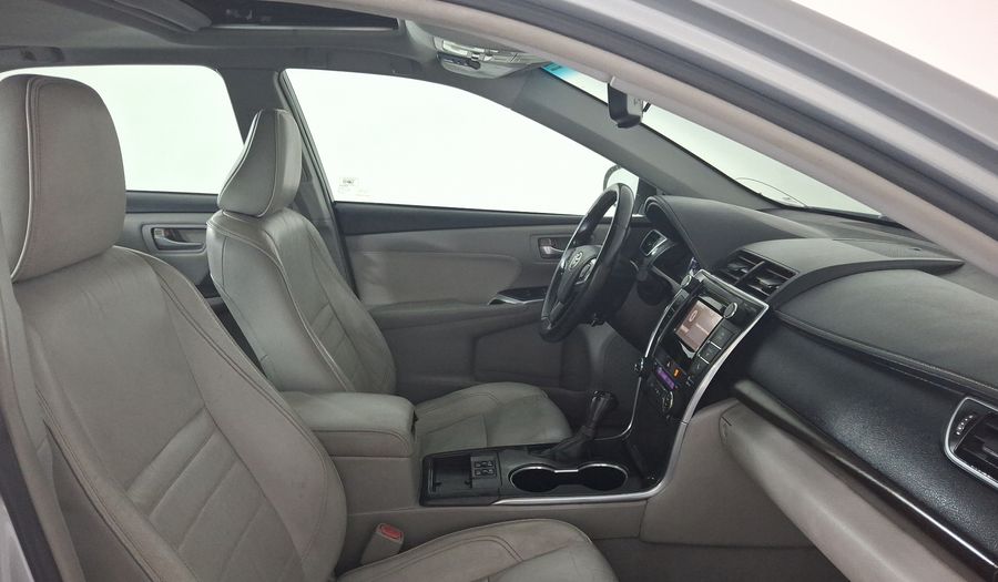 Toyota Camry 2.5 XLE L4 6AT Sedan 2015